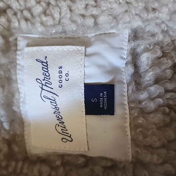 Universal Thread Faux Fur Puffer Vest NWT Teddy Cream - Picture 7 of 11